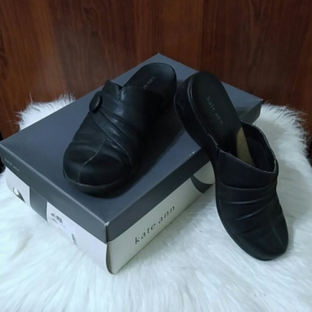 Kate Ann black Prescott mules size 6.5